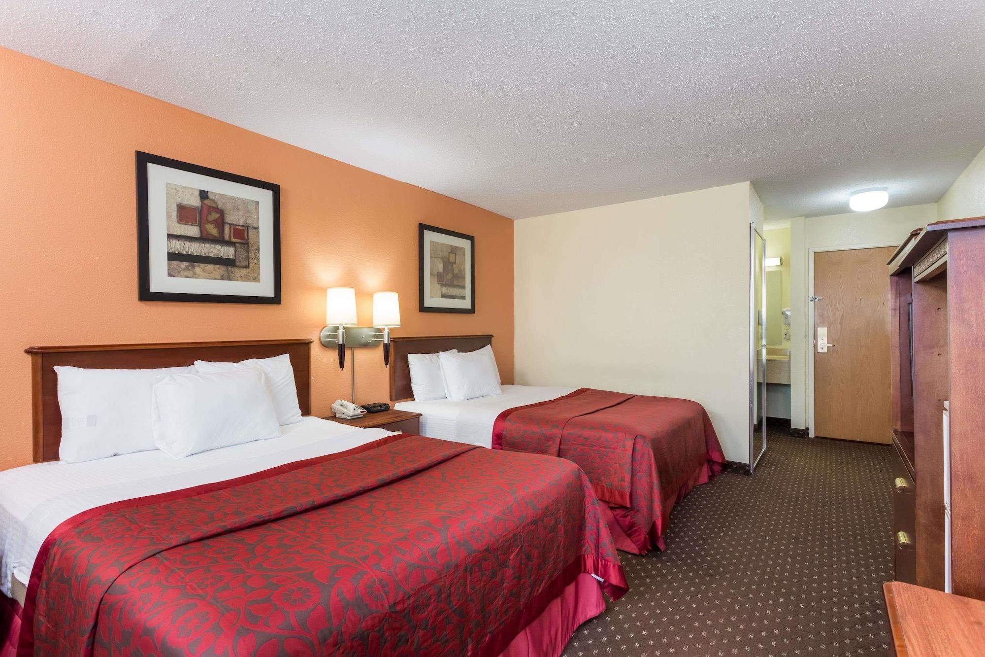 Days Inn & Suites By Wyndham Bloomington/Normal Il Exteriör bild