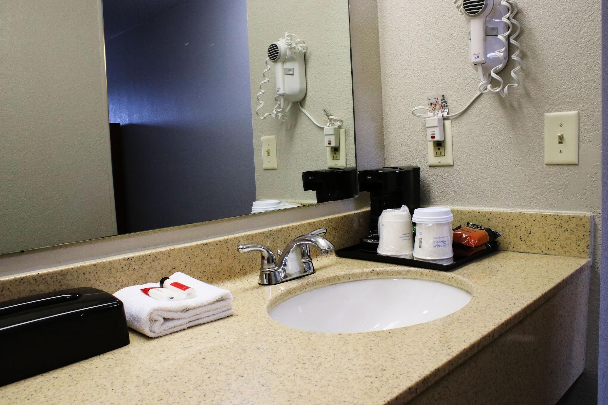 Days Inn & Suites By Wyndham Bloomington/Normal Il Exteriör bild
