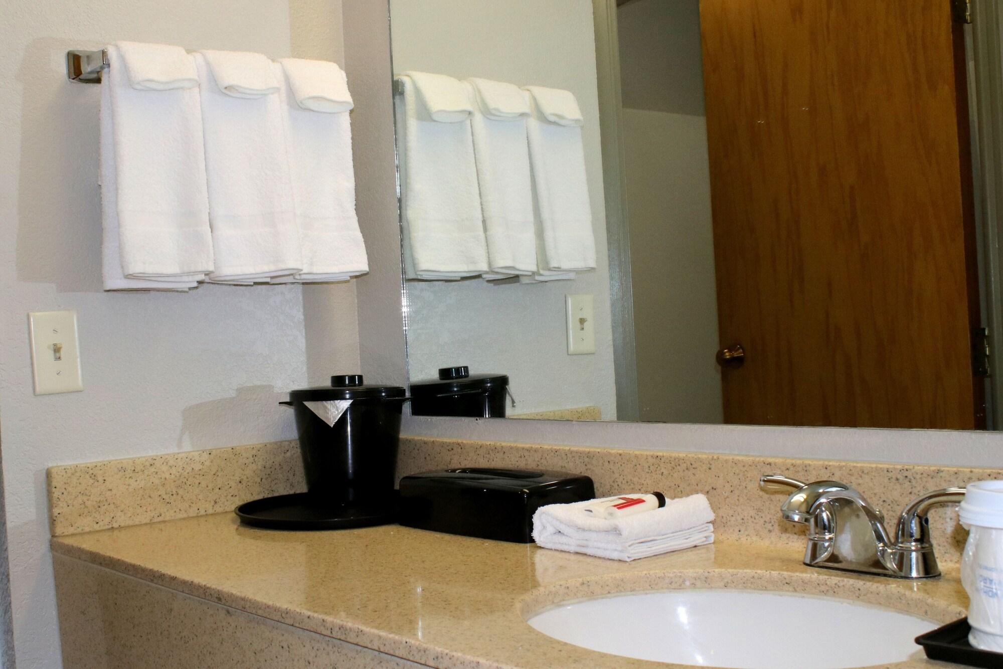 Days Inn & Suites By Wyndham Bloomington/Normal Il Exteriör bild