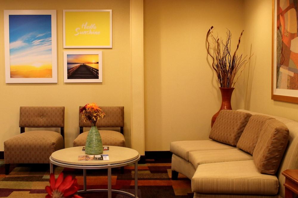 Days Inn & Suites By Wyndham Bloomington/Normal Il Exteriör bild