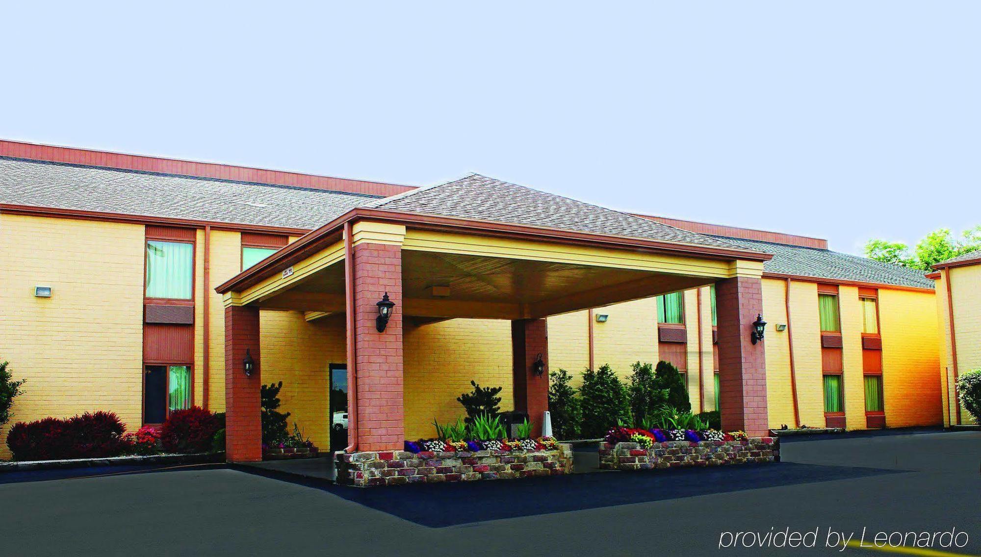 Days Inn & Suites By Wyndham Bloomington/Normal Il Exteriör bild