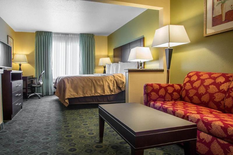 Days Inn & Suites By Wyndham Bloomington/Normal Il Exteriör bild