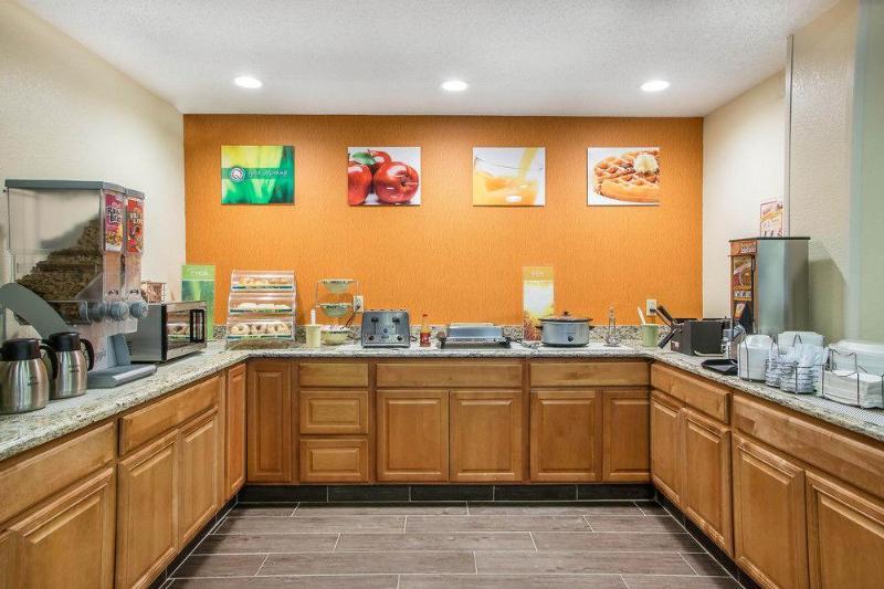 Days Inn & Suites By Wyndham Bloomington/Normal Il Exteriör bild