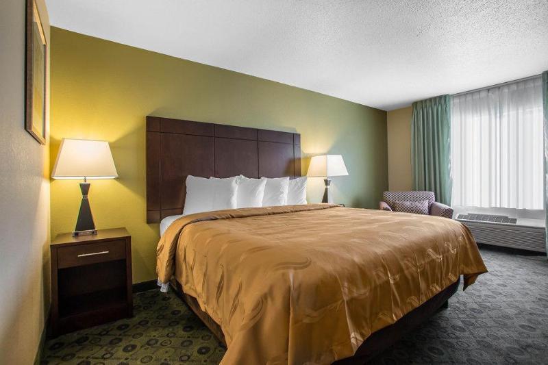 Days Inn & Suites By Wyndham Bloomington/Normal Il Exteriör bild