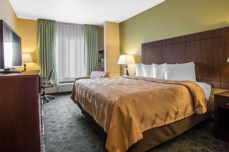 Days Inn & Suites By Wyndham Bloomington/Normal Il Exteriör bild