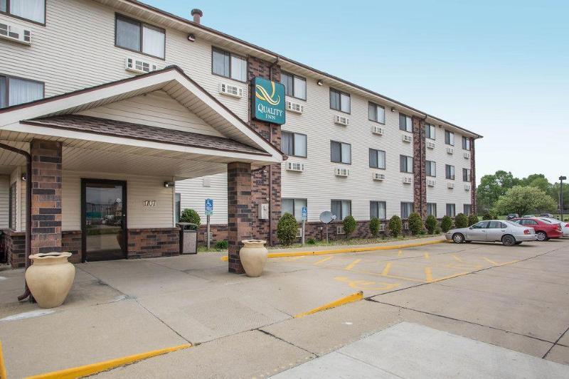 Days Inn & Suites By Wyndham Bloomington/Normal Il Exteriör bild