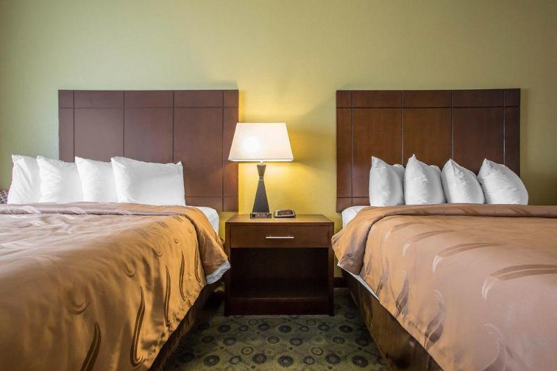Days Inn & Suites By Wyndham Bloomington/Normal Il Exteriör bild