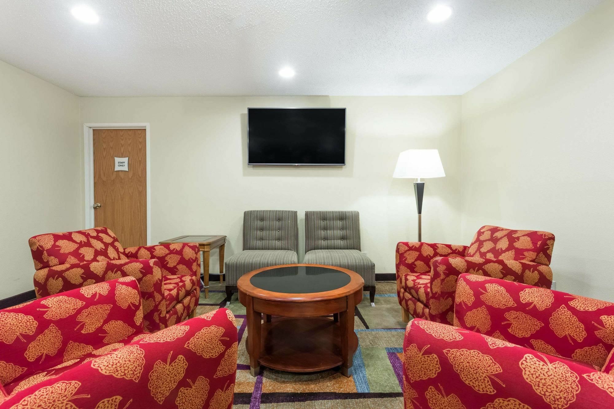 Days Inn & Suites By Wyndham Bloomington/Normal Il Exteriör bild