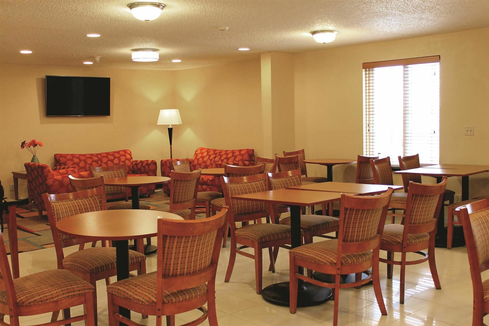 Days Inn & Suites By Wyndham Bloomington/Normal Il Exteriör bild