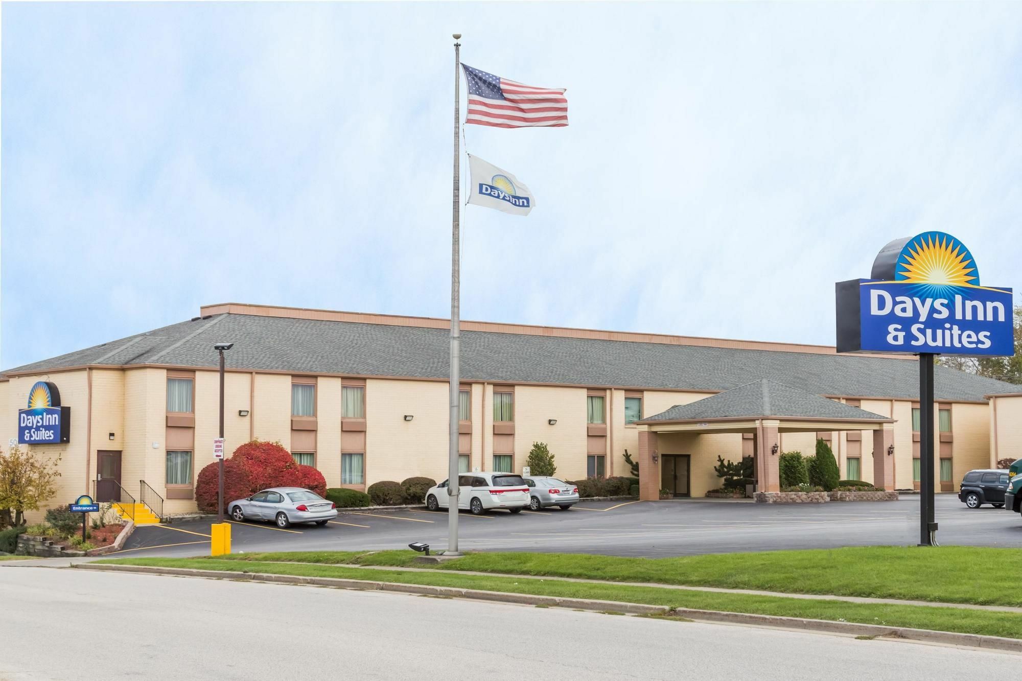 Days Inn & Suites By Wyndham Bloomington/Normal Il Exteriör bild