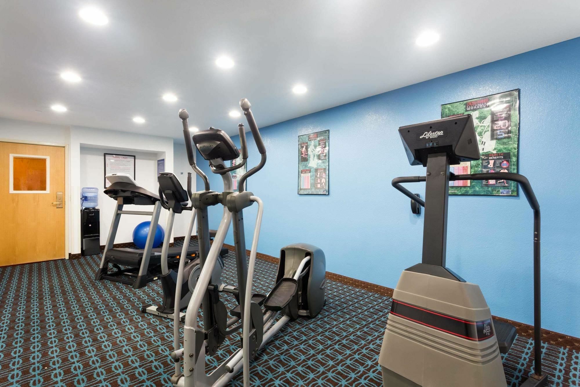 Days Inn & Suites By Wyndham Bloomington/Normal Il Exteriör bild