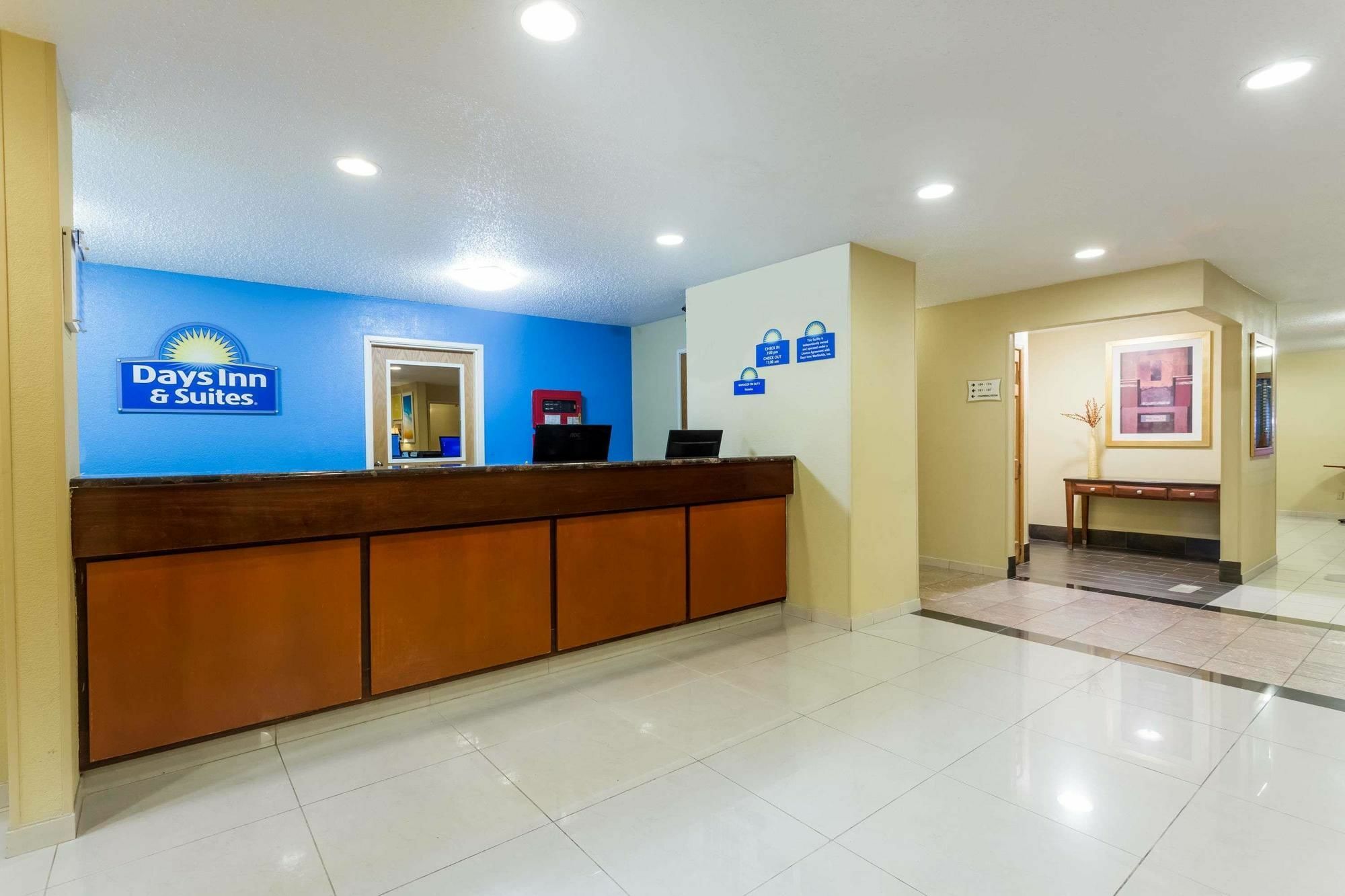 Days Inn & Suites By Wyndham Bloomington/Normal Il Exteriör bild