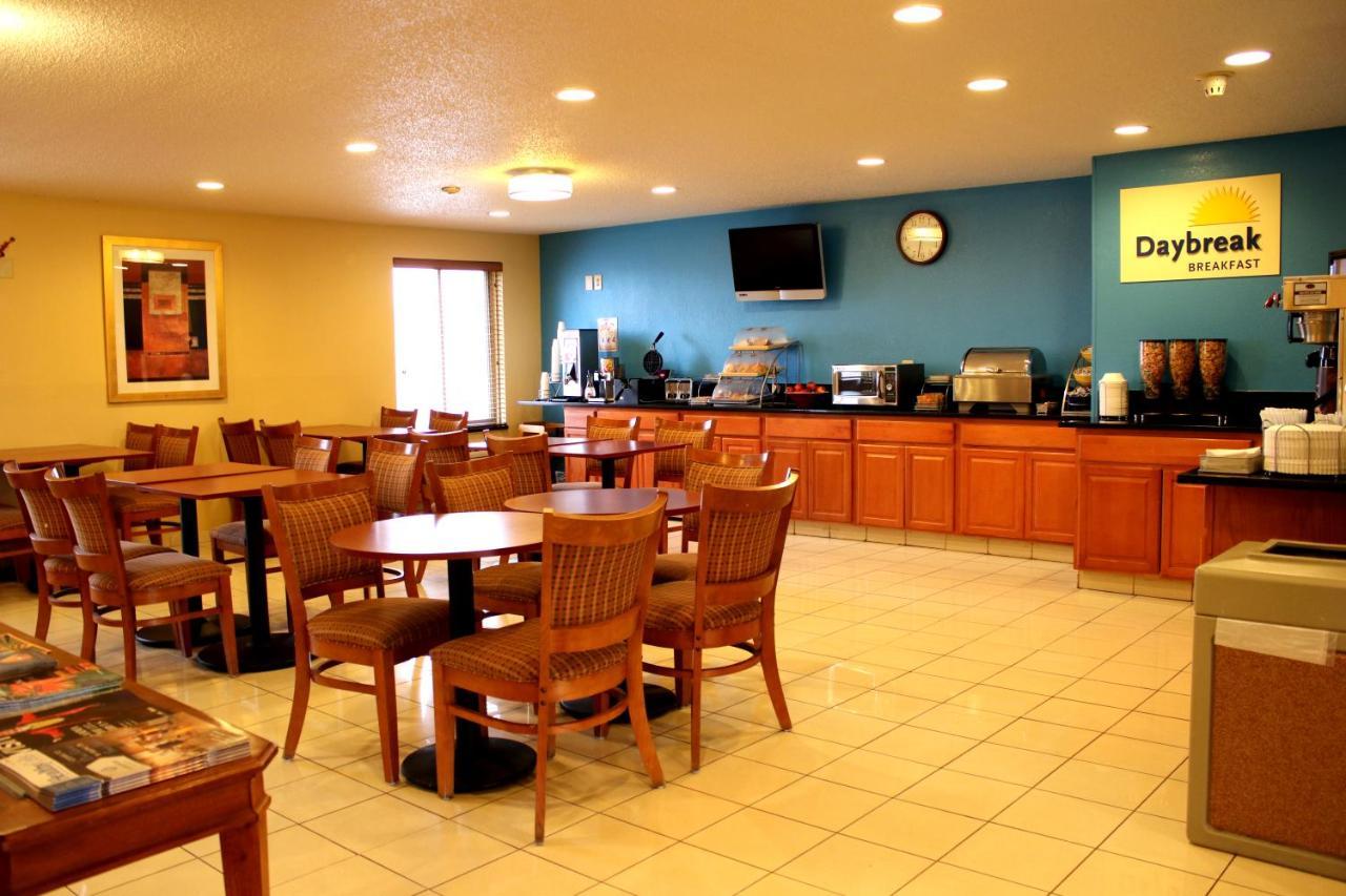 Days Inn & Suites By Wyndham Bloomington/Normal Il Exteriör bild